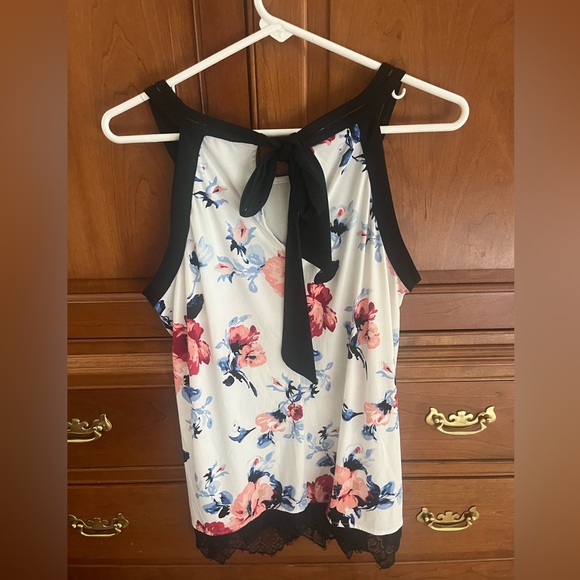 Gorgeous Banana Republic dressy top - Picture 3 of 3